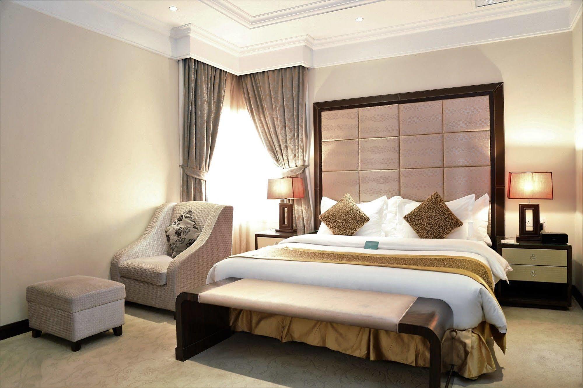Boudl Kuwait Al Fahahil Aparthotel Kuwait City Exteriör bild