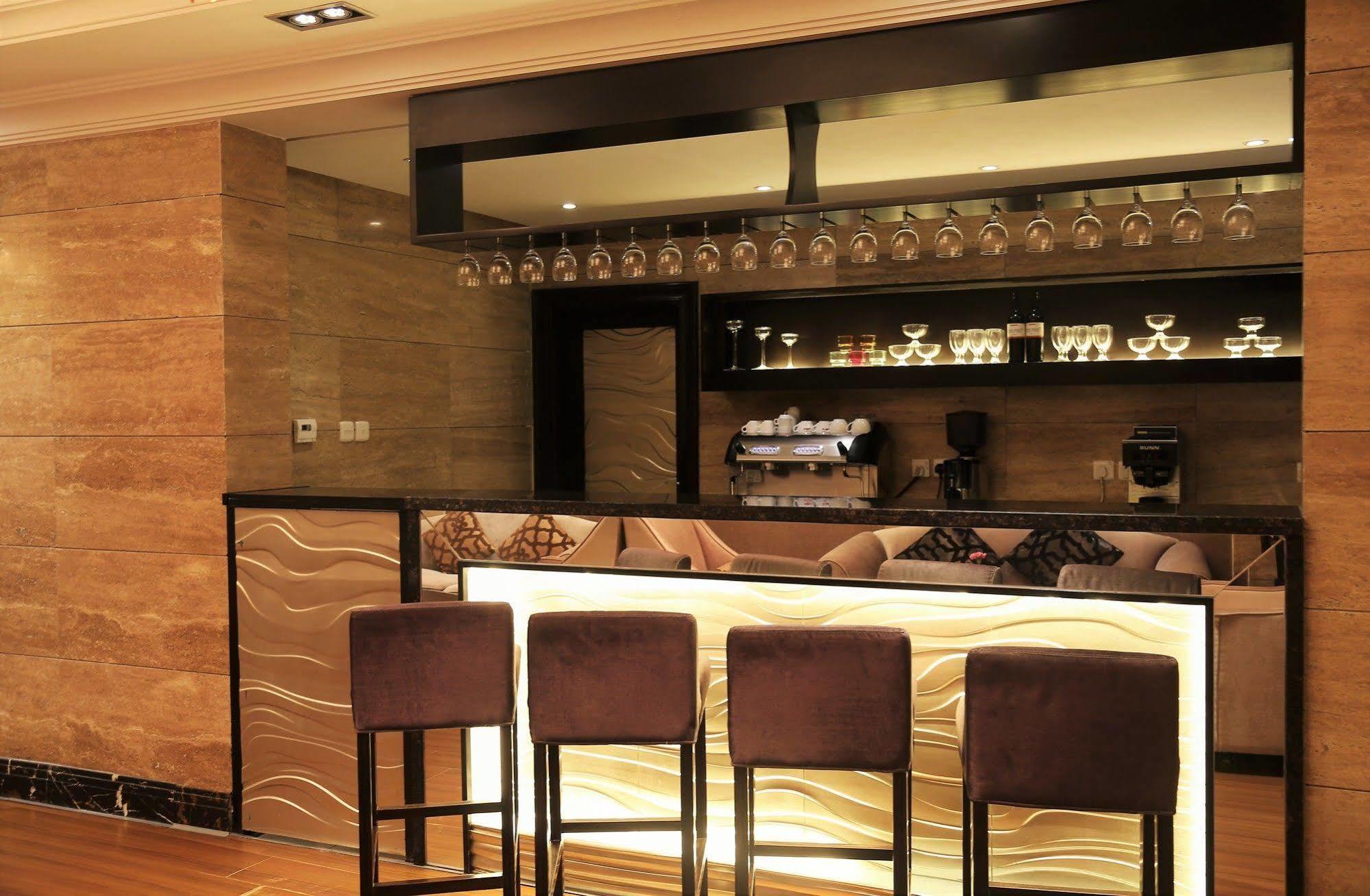 Boudl Kuwait Al Fahahil Aparthotel Kuwait City Exteriör bild